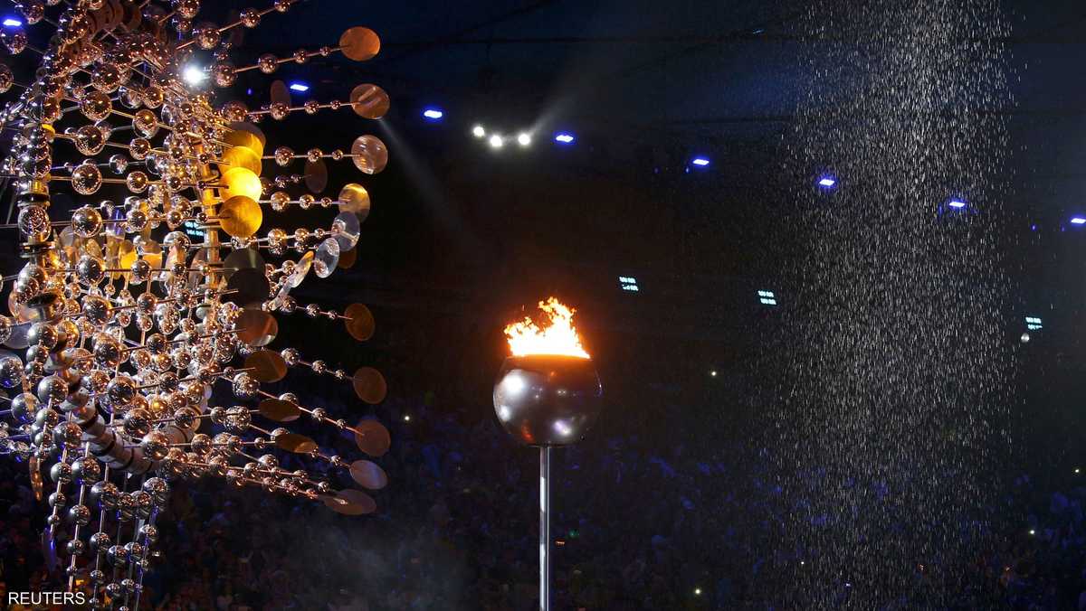 الشعلة الأولمبية قبل لحظات من إطفائها