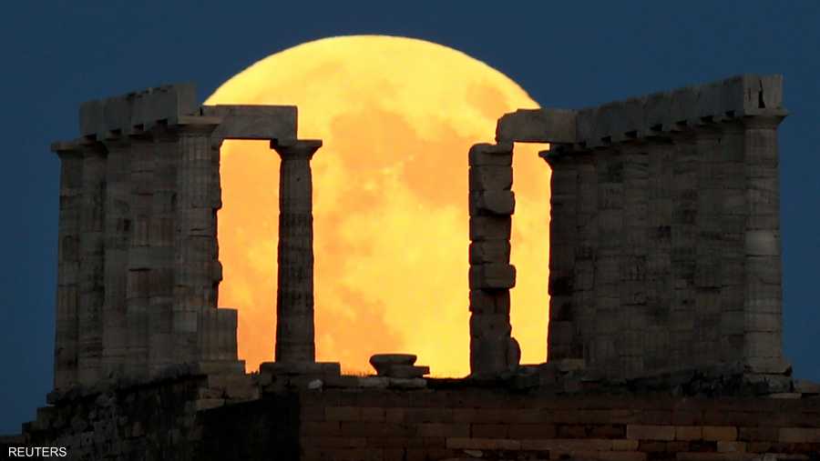 القمر الدموي في اليونان