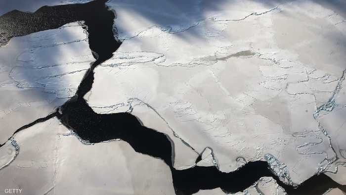 صدع جليدي في القارة القطبية الجنوبية.