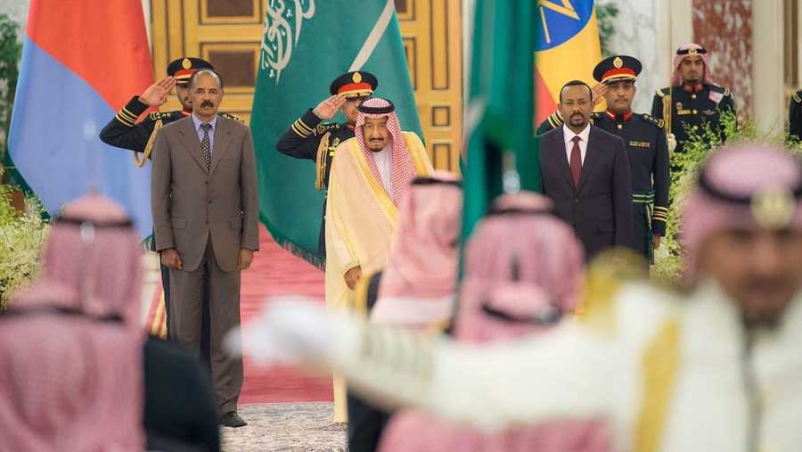الملك سلمان رعى اتفاق السلام بين زعيمي إثيوبيا وإريتريا