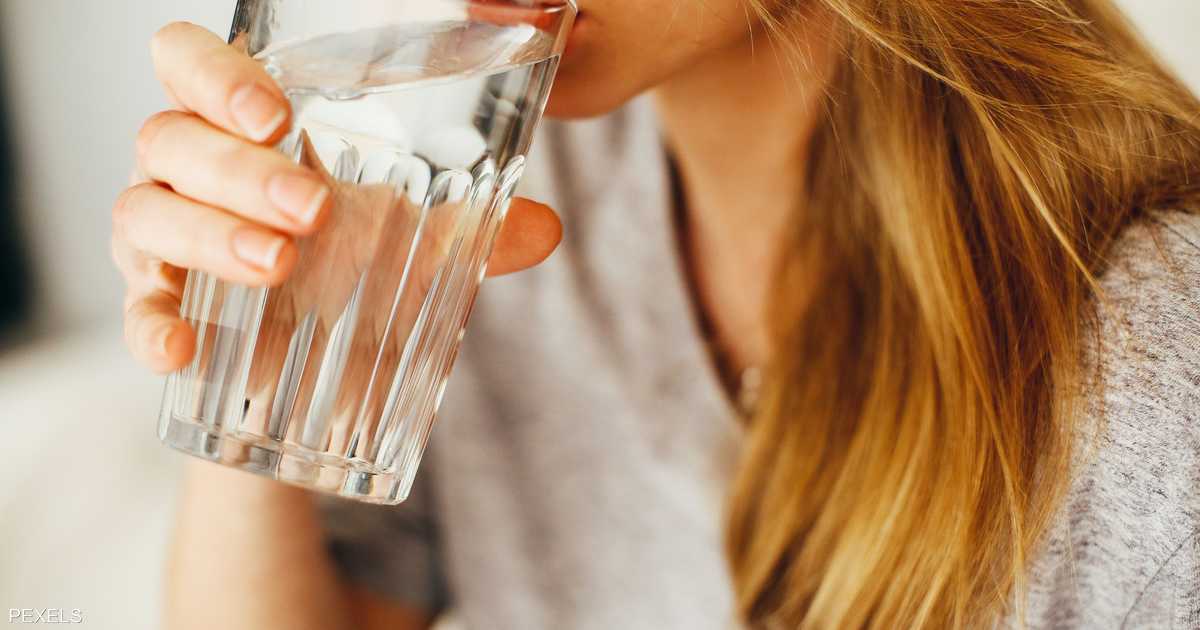 ماذا يحدث لجسمك إذا لم تشرب الماء بقدر كاف؟ | سكاي نيوز عربية