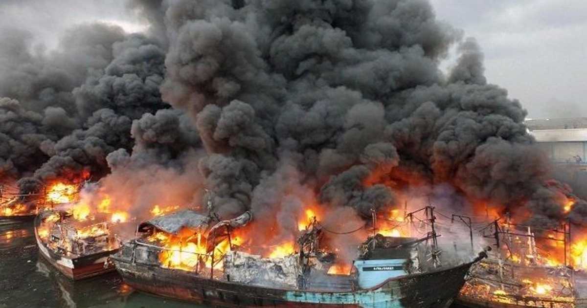 شرارة واحدة&quot; حرقت 20 سفينة | أخبار سكاي نيوز عربية