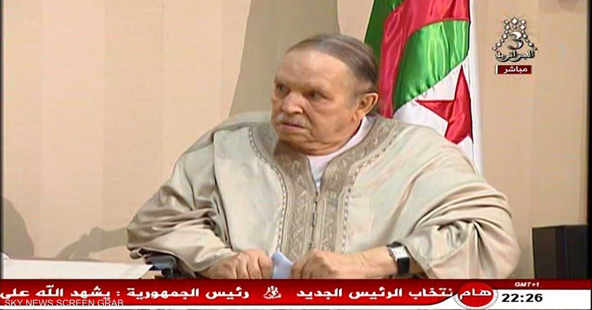 لحظة تقديم بوتفليقة لاستقالته من رئاسة الجزائر 1-1241114.jpg