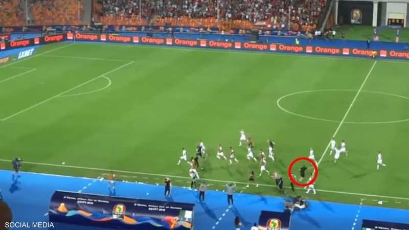 مساعد منتخب الجزائر منع احتمالية هدف نيجيري