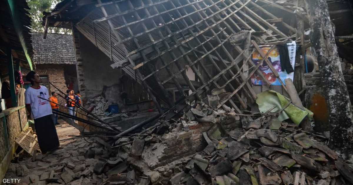 مصرع خمسة في زلزال قوي ضرب إندونيسيا   أخبار سكاي نيوز عربية