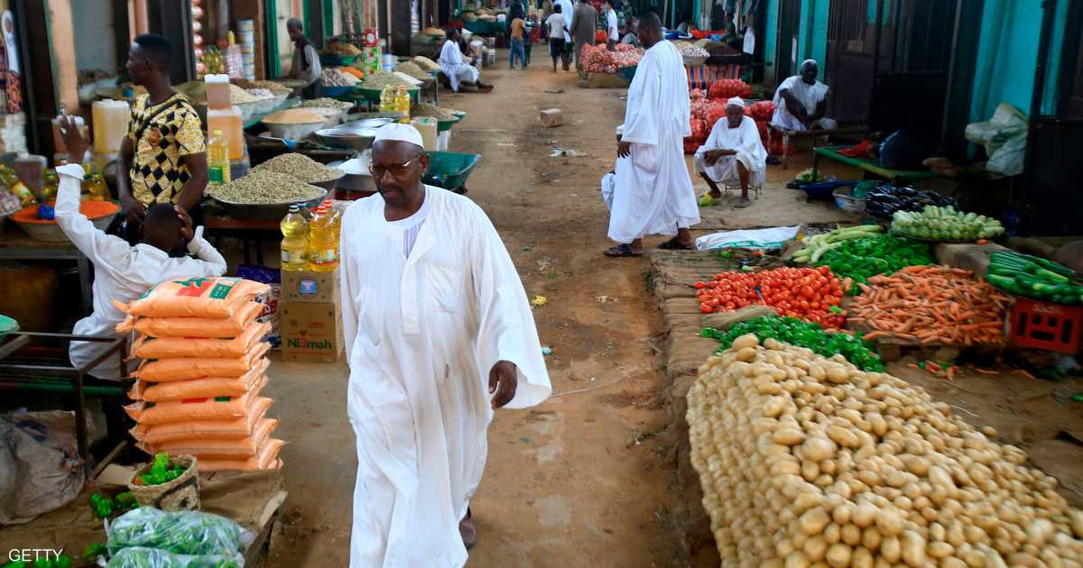 السودان يطلق خطة إنقاذ اقتصادي ويكشف مصير دعم الخبز والبنزين   أخبار سكاي نيوز عربية