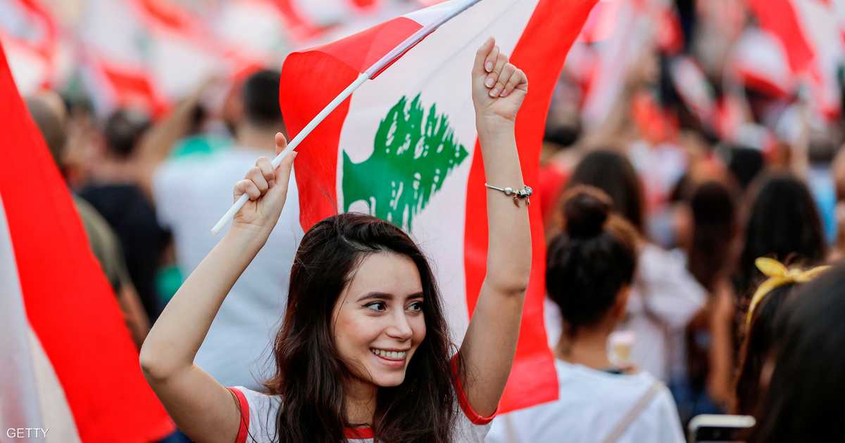 احتجاجات لبنان تدخل يومها السابع بالدعوة إلى إضراب عام   أخبار سكاي نيوز عربية