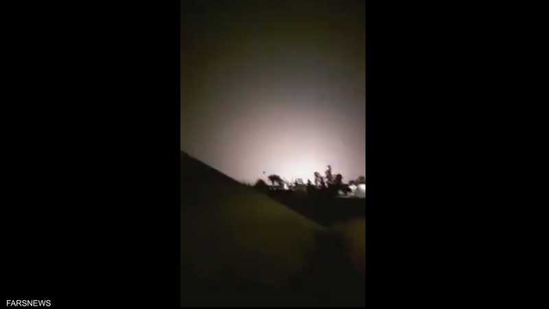 بالفيديو لحظة سقوط الصواريخ الإيرانية على قاعدة عين الأسد