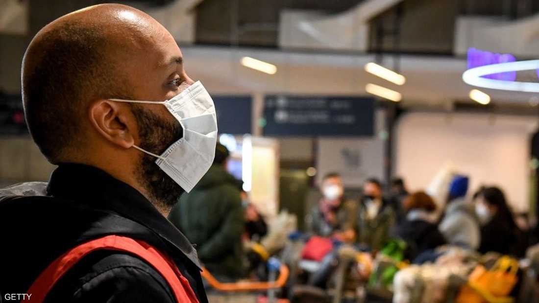 المطارات العالمية تراقب الحالة الصحية للمسافرين