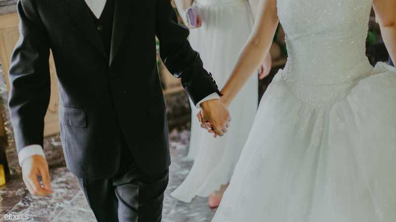 أزمة مباغتة" تلغي حفلات زفاف 7 آلاف عريس وعروسة | أخبار سكاي نيوز عربية