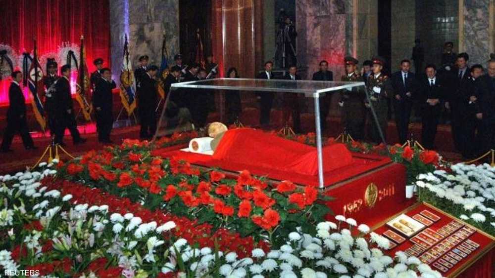 جثمان الزعيم الراحل أثناء جنازته