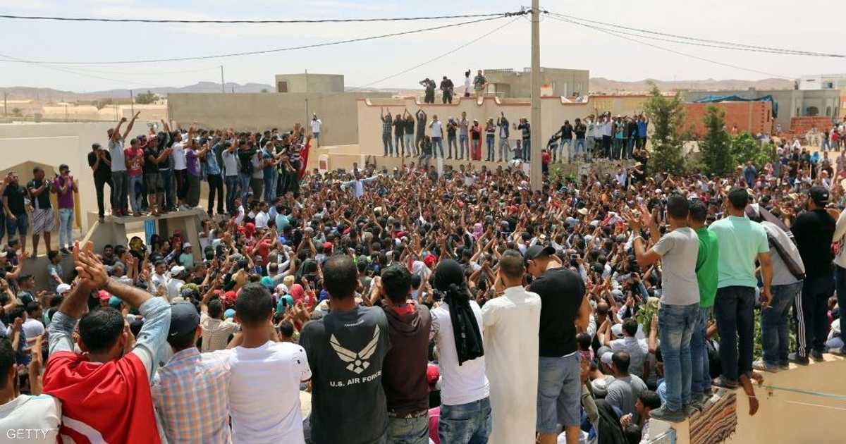 إضراب في مواقع لإنتاج النفط جنوب تونس   أخبار سكاي نيوز عربية