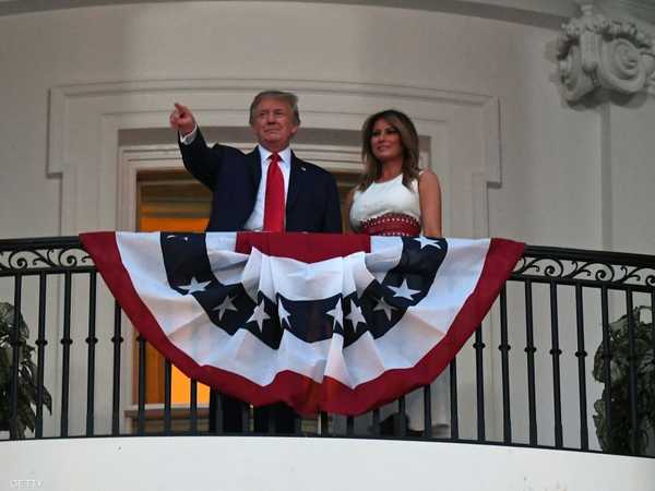 ترامب يلوح لمؤيديه في احتفالات عيد الاستقلال