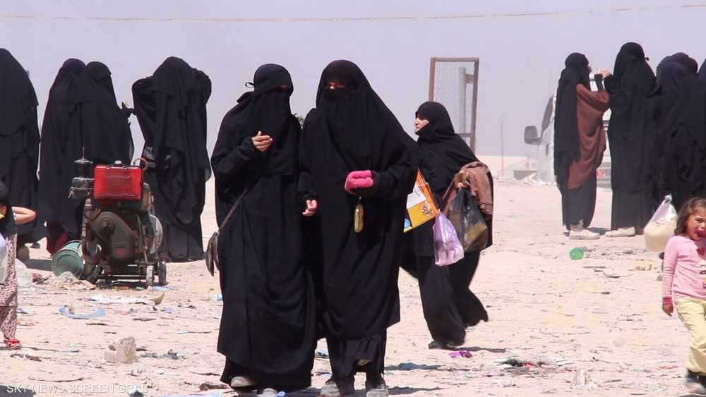 صراع محتدم بين نساء داعش بمخيم الهول بالحسكة