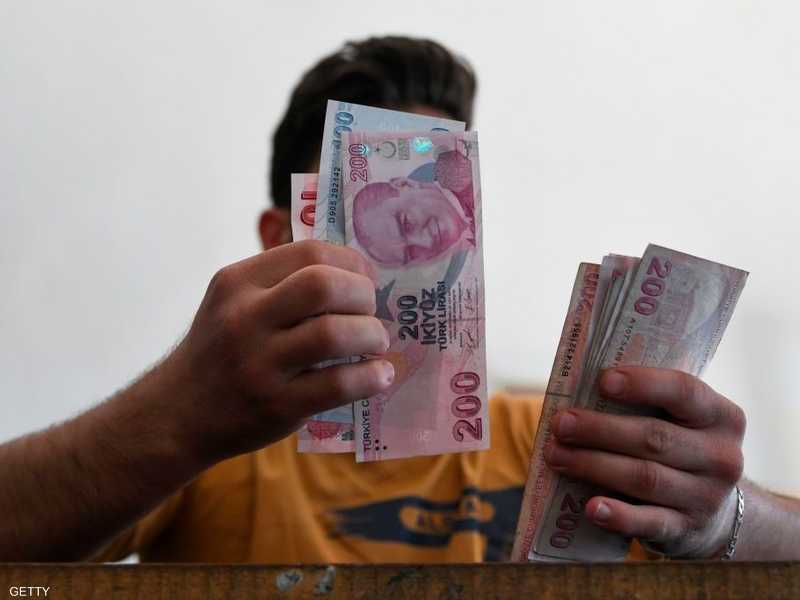 الليرة التركية تواصل تراجعها أمام الدولار واليورو