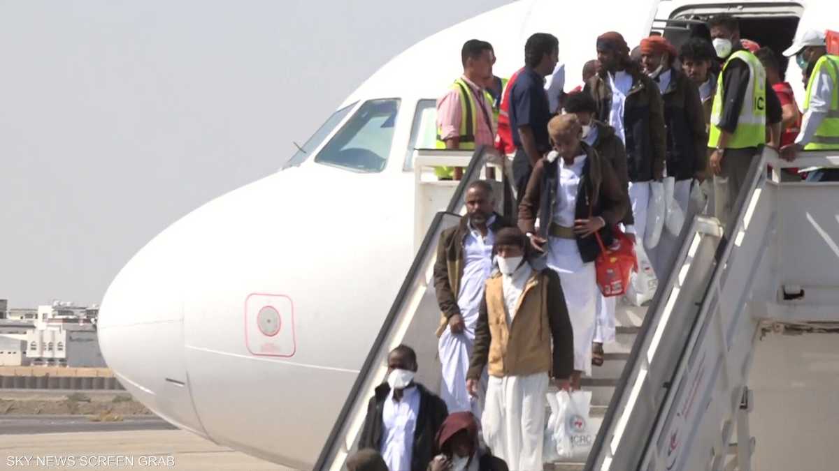 وصول الدفعة الأخيرة من أسرى الحكومة اليمنية إلى عدن