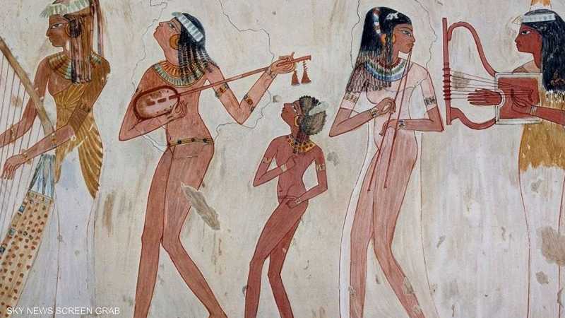 الجدارية الشهيرة للفتيات العازفات من مصر القديمة