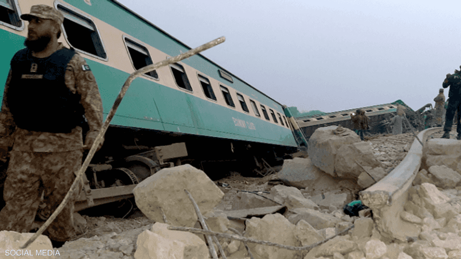 رئيس الوزراء عمران خان أمر بتحقيق في القضية وبملف السلامة على السكك الحديدية.