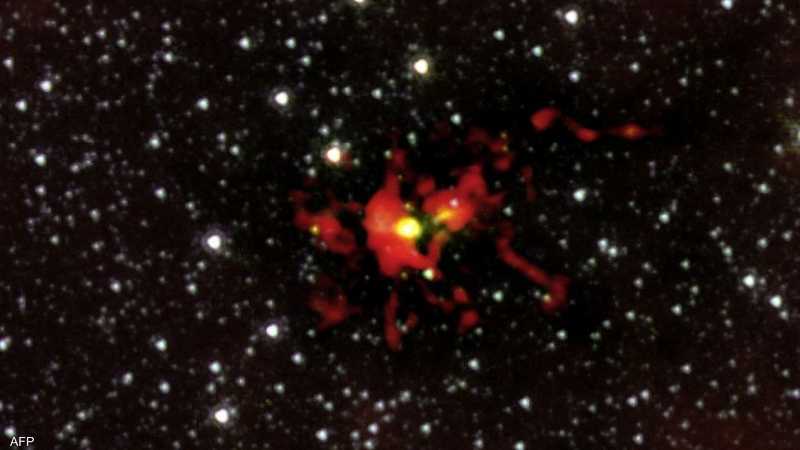 رصد نجم عملاق "بسلوك غامض" يبعد عنا آلاف السنين 1-1443752