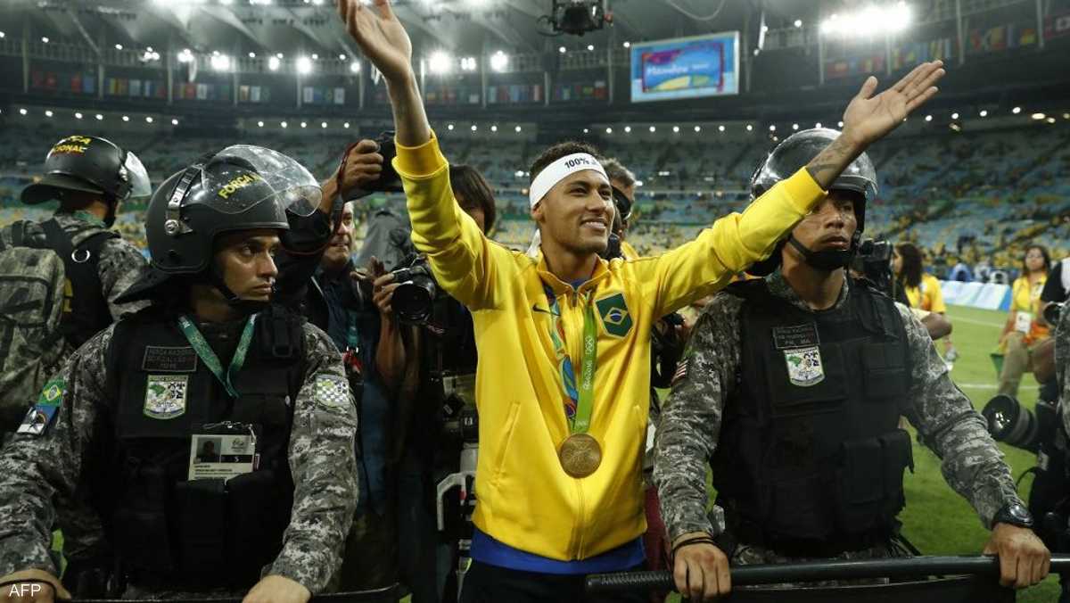 نيمار متوشحا بالذهب في ريو 2016