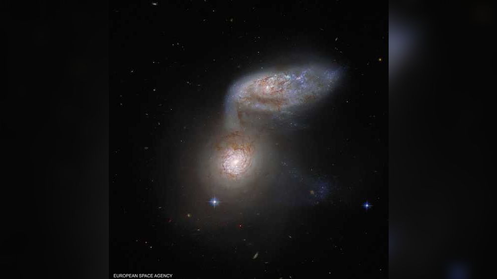 صورة لاندماج مجرتين..ظاهرة لا تتكرر إلا مرة في ملايين السنين 1-1469346