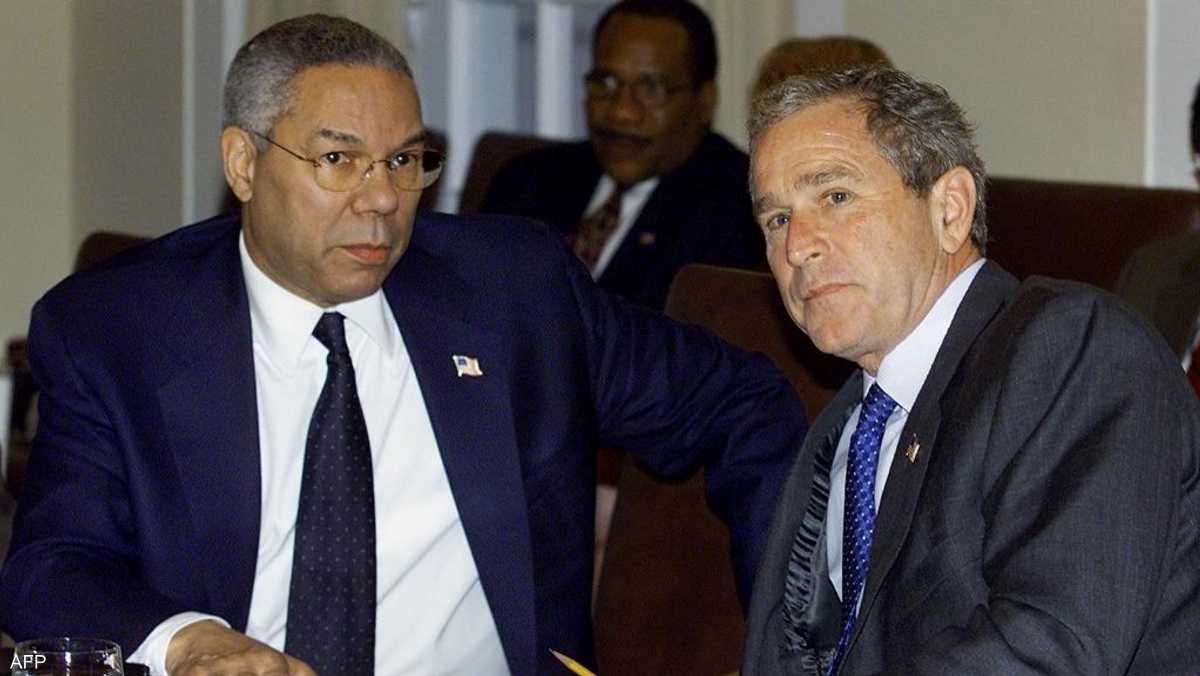 Powell next to former US President George Bush Jr