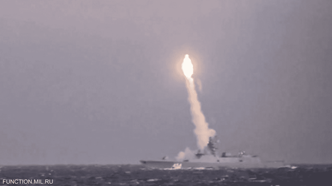 لحظة إطلاق الصاروخ من الفرقاطة الروسية