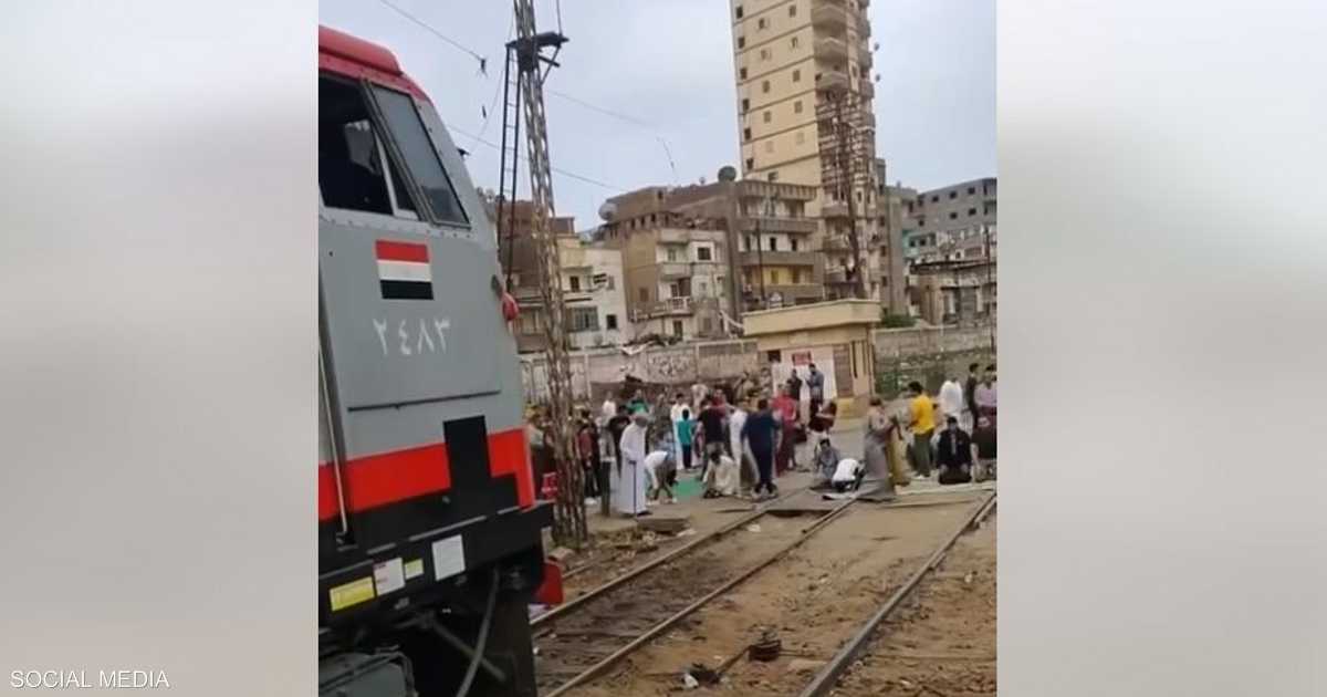In the video, the Eid prayer on the train tracks provokes anger in Egypt