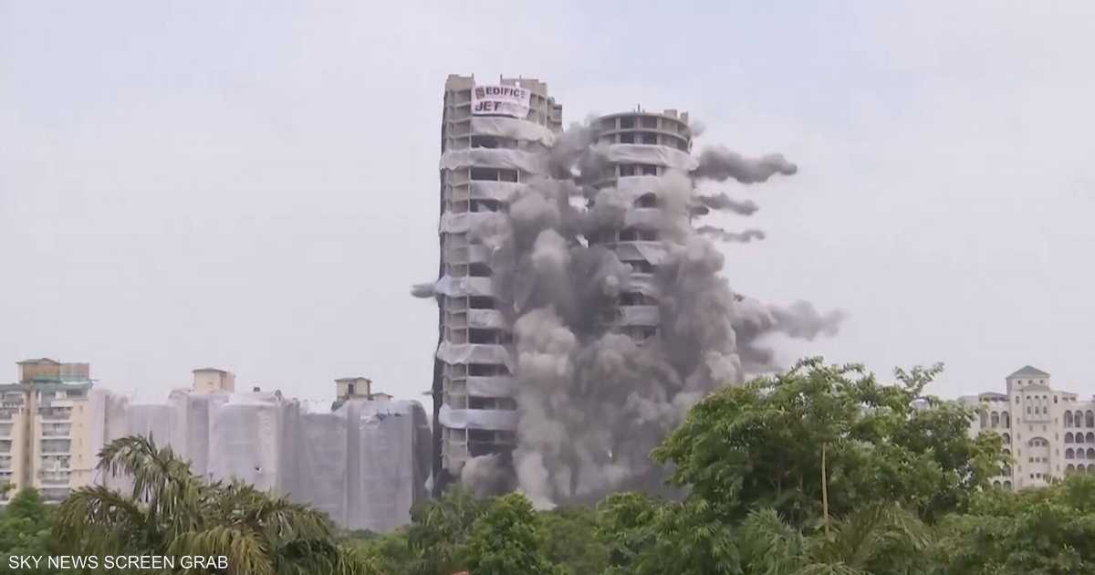 In less than 10 seconds.. Watch the moment two high-rises were demolished in India