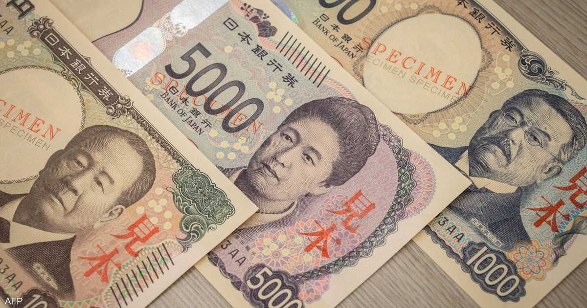 الين الياباني يهبط أمام الدولار لأدنى مستوياته في 34 عاما