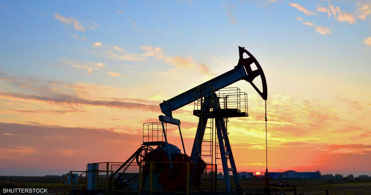 النفط يتراجع وسط مؤشرات على جني الأرباح بعد ارتفاعه في يوليو