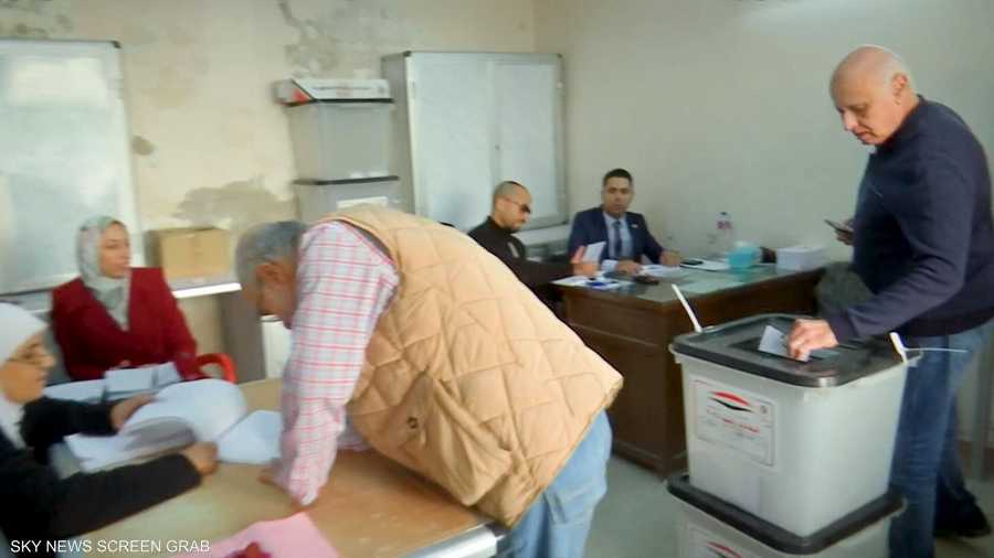 فتح صناديق الاقتراع في الانتخابات الرئاسية المصرية