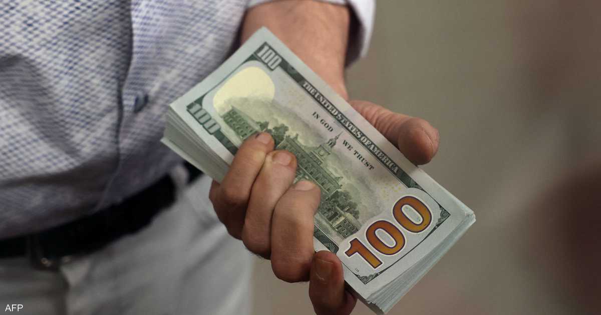 الدولار‭ ‬يتجه لتسجيل ارتفاع أسبوعي بعد تحول بتوقعات الفائدة   سكاي نيوز عربية