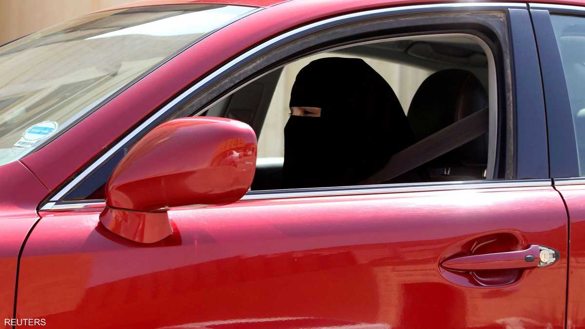 وصف قرار منح المرأة السعودية حق قيادة السيارات بالتاريخي