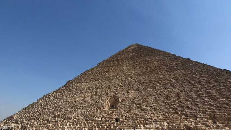 فيديو إباحي" أعلى الهرم يثير غضبا.. و"الآثار مصرية" ترد 1-993575.jpg