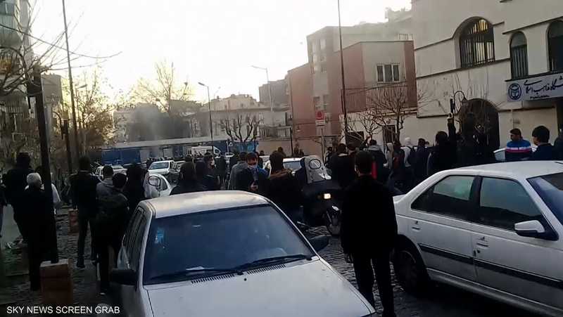 إيران.. وزير الداخلية يهدد بقمع المظاهرات