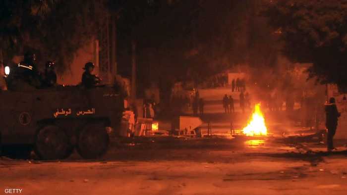 الجيش ينتشر بمدن تونسية بعد تصاعد الاحتجاجات 1-1011897
