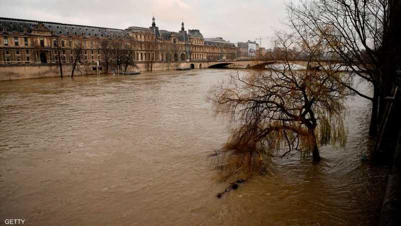 ارتفاع الفيضانات يهدد متحف اللوفر