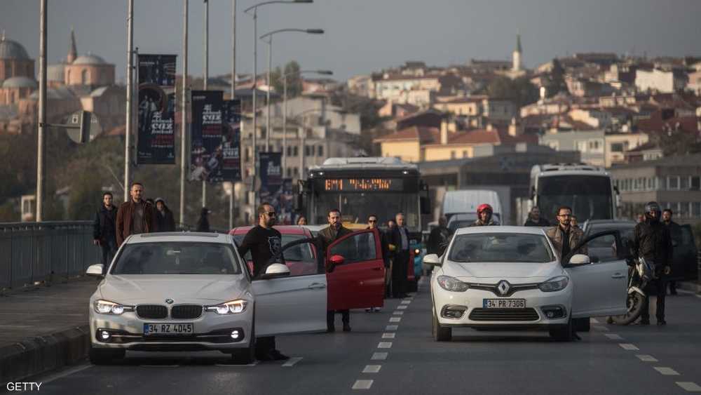 سيارات في أحد شوارع إسطنبول