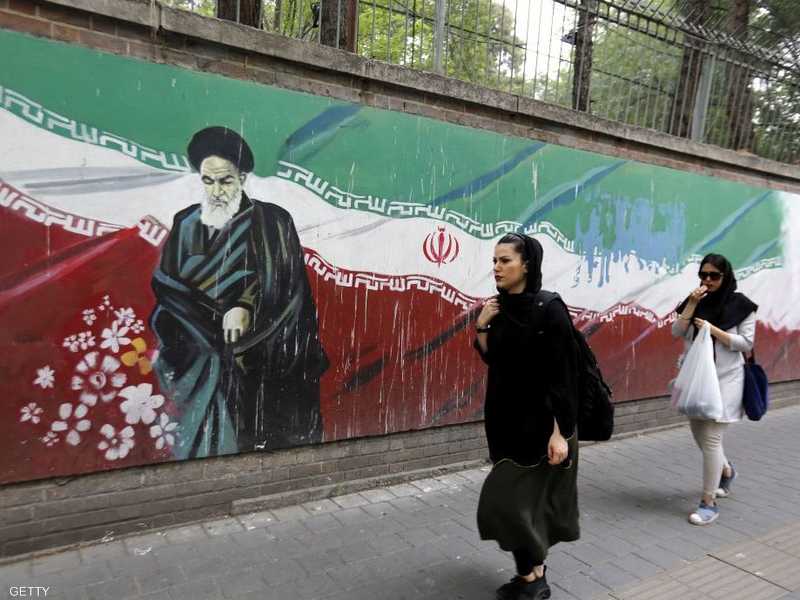 الشباب الإيرانيون يهربون من قمع الحريات في بلادهم