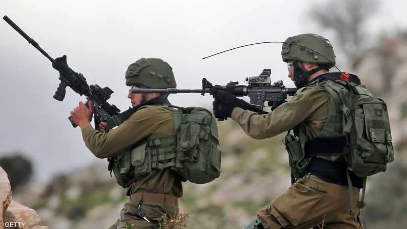 الجيش الإسرائيلي يقتل فلسطينيا عند أحد الحواجز بالضفة 1-1220152.jpg
