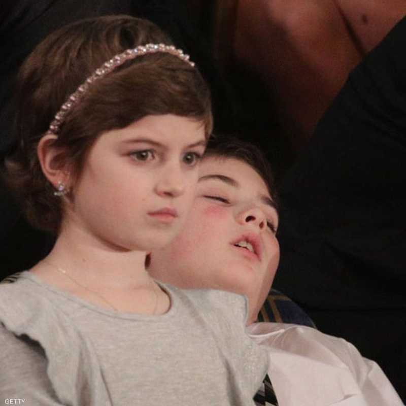 سر الطفل النائم بجوار ميلانيا أثناء خطاب ترامب 1-1225007.jpg
