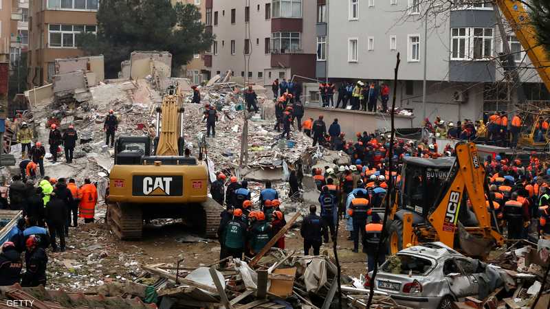 كارثة مبنى إسطنبول انتشال طفلة من بين الأنقاض,انهيار مبنى قديم,انهيار مبنى سكني 1-1225380.JPG