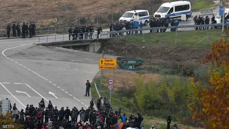 كرواتيا تعثر على عشرات المهاجرين في "شاحنة سرية" 1-1228655.jpg