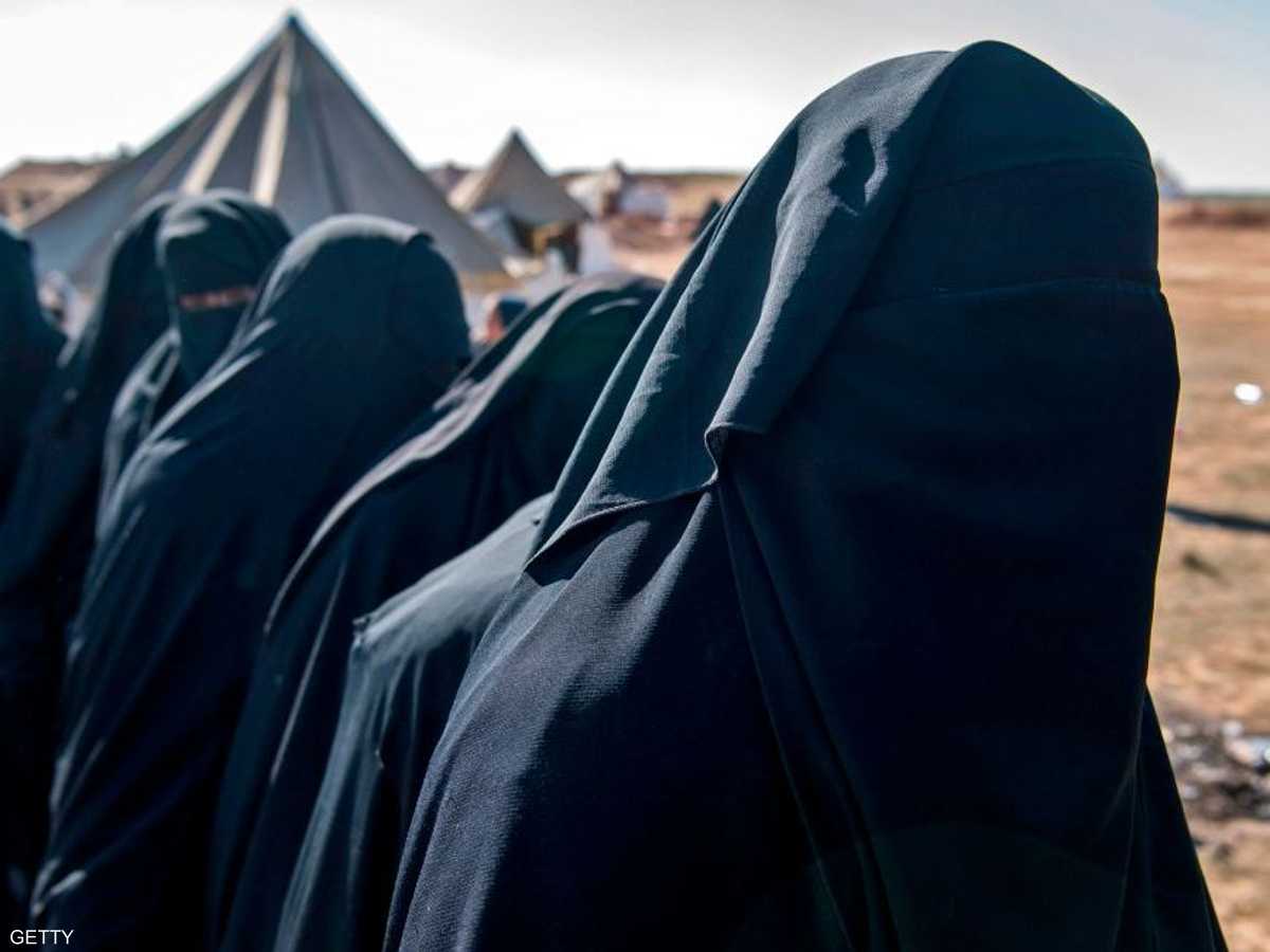 استسلام مئات من نساء داعش في سوريا
