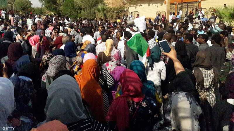 في يومها.. المرأة السودانية تتصدر مشهد الاحتجاجات 1-1233708.jpg