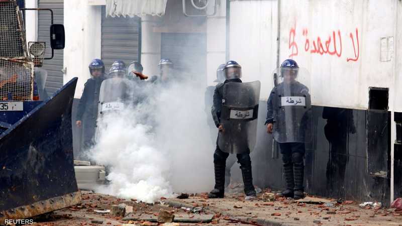 عشرات الجرحى من الشرطة واعتقال 200 شخص في احتجاجات الجزائر 1-1234015.JPG