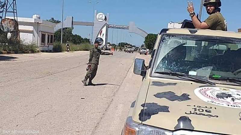 الصور الأولى.. الجيش الليبي يستعيد مطار طرابلس 1-1241984.jpg