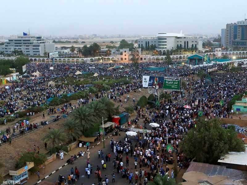 السودان.. تزايد أعداد المحتجين في الاعتصام أمام قيادة الجيش 1-1243117.JPG