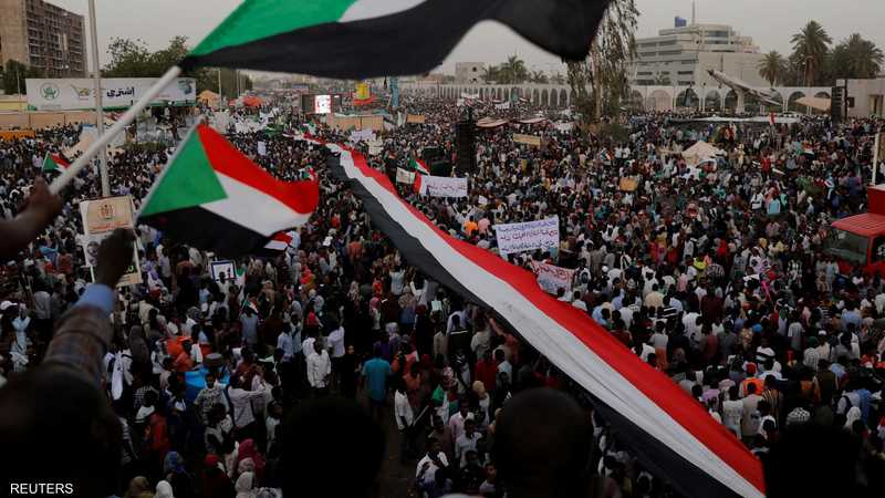 السودان.. حشود تتدفق على وزارة الدفاع للمطالبة بسلطة مدنية 1-1245171.JPG